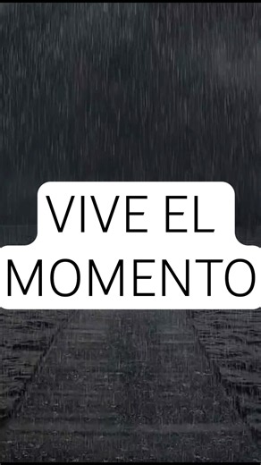 VIVE EL MOMENTO, EL HOMBRE ES COMO LA HIERBA QUE UN DÍA CRECE Y AL OTRO SE MARCHITA,