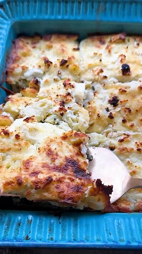 Baked Mac and Cheese, the ultimate comfort food! This mac and cheese recipe gets a Greek-style twist with spinach, creamy feta cheese, fresh parsley, and a creamy bechamel sauce. It’s a delicious baked pasta casserole to feed a crowd! ‼️Want the recipe?? Comment “recipe” and the link will be sent directly to your DMs! Serve this Spanakopita mac and cheese as a holiday side dish for Thanksgiving, Christmas and everything in between. The ingredient list for this baked mac and cheese recipe may see