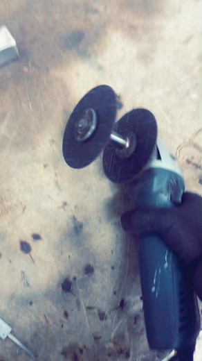 Metal Grinding Techniques Using a Power Tool