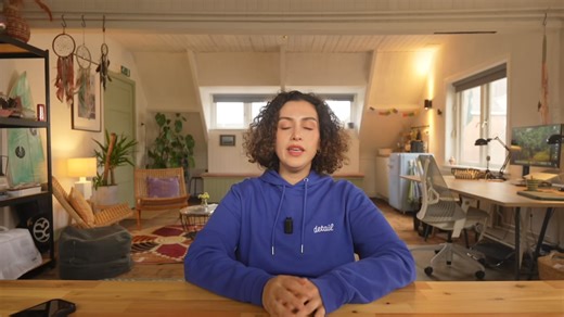 Getting started | Video 3: layouts and overlays explained In the last video we covered the basics of recording and editing. Now we can take it a step further and explore layouts and overlays. These tools help you create more dynamic and engaging videos with almost no effort. Let’s start with layouts. At the bottom of your screen you will see options like picture in picture, circle, split half and half or split in thirds. These layouts let you combine multiple camera angles or sources in one fram