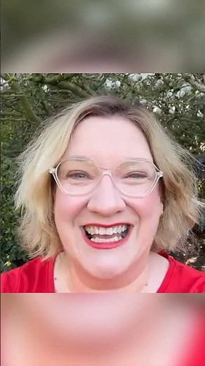 Late Bloomer is available to watch on Netflix worldwide* now! *except UK and Ireland #sarahmillican