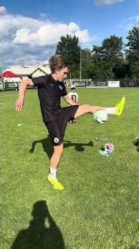 Repeat 3 tricks and win GC socks #football #soccer #tricks #players #academy
