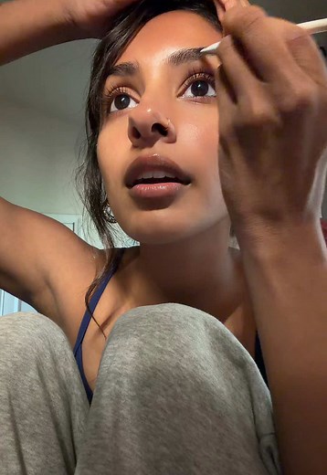 Makeup Tutorial for Enhancing Big Eyes