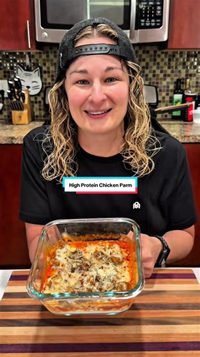 High Protein Chicken Parm Bowl 497 calories 71.4g protein 19 carbs 16 fat Ingredients: 1 cup Good Culture low fat cottage cheese 1/2 cup Rao’s marinara sauce 1/2 tsp Italian seasoning 150g Realgood lightly breaded chicken nuggets 1/4 cup Kraft fat free mozzarella cheese, shredded 2 tsp Parmesan cheese, grated 1/2 tsp crushed red pepper flakes Directions: 1. In a microwave-safe bowl, add cottage cheese, marinara, and Italian seasoning. 2. Mix until well combined. 3. Heat chicken nuggets according