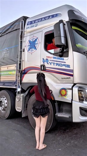 The customer's truck is too big.💃🚚☕ #automobile #coffee #truck #music