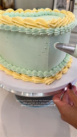 Vintage Cakes | Guelph Cakes | Lambeth-style piping is one of my favourite vintage cake designs, I love how ornate and over-the-top it is and this is one of my favourite... | Instagram