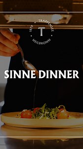 SINNE DINNER — Dein Dinner wird zur Bühne Deiner Sinne ✨ Erlebe ein Dinner, das Deine Sinne verführt: 4 Gänge, inszeniert mit feinsten Aromen und 3D-Projektionen direkt auf Deinem Tisch. Zwei Abende. Ein Erlebnis, das bleibt. Bring Deine Liebsten mit und teilt einen Abend, der Geschichten erzählt. Save the Date 01.11 & 02.11.25 📅 Sichere Dir jetzt Deine Tickets über unsere Website (Link in Bio). 🎟️ #SinneDinner #1879Trappensee #Trappensee #Heilbronn #HeilbronnEvents #HeilbronnFood #FineDining 
