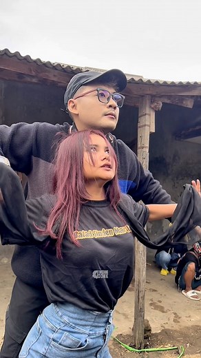 The growl of a beautiful woman when she is in a trance #reels #viral #cewekcantik #kesurupan #fyp | Iwonk Donk