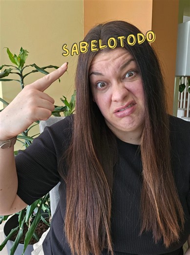 Today’s Spanish word: sabelotodo 🤓 Let’s break it down: 👉 sabe = (he/she) knows 👉 lo = it / the thing 👉 todo = everything So literally, sabelotodo is someone who “knows everything”... in other words, a know-it-all. In the video I gave this example: 🗣️ “En mi opinión, los sabelotodos son insoportables.” - In my opinion, know-it-alls are unbearable. But what do YOU think? 🤔 Are sabelotodos actually that bad, or can they be helpful sometimes? Let me know your opinion in the comments 👇🇪🇸 #s
