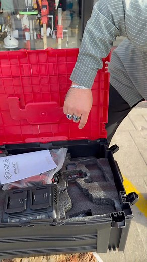 ✅ 11.950 TL ! 🔧 RETOOLS Bordo Pro Seri 6’lı set 🔴 Dekupaj, daire testere hepsi bir arada! 📦 Kutu İçeriği: 🧰 1 adet taşıma çantası 🔨 1 adet kırıcı delici matkap 🌀 1 adet devir ayarlı spiral 🔧 1 adet 450NM somun sıkma/sökme 🔩 1 adet darbeli vidalama ✂️ 1 adet dekupaj testere 🪚 1 adet daire testere 🔋 4 adet 21V 4.0Ah 10 pilli batarya ⚡ 1 adet çift portlu şarj cihazı 🎁 Çeşitli uç ve aparatlar hediye 🛠️ Hem profesyonel hem günlük işlerde üst düzey performans! ✨ Uygulamalarınızda maksimum 