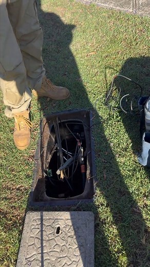 We trace every line before anyone digs 💪😎 #safedig #utilitysearch #Utilitydetection #utilitylocating #cablepitlocating #cablepits #CableLocating #cablelocator #Utilitylocator | Geoscope Utility Detection Services