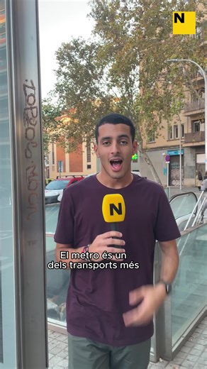🚇 Creieu que el metro a Barcelona hauria de ser de 24 hores, els 7 dies de la setmana? Què en penses? 👉 L'horari actual és: - De diumenge a dilluns de 05 h a 00 h - Els divendres de 05 h a 02 h - El dissabte està 24 h obert 🎤 Ismael Ibrahimi 🎥 Sara Luna #ElNacionalcat #Barcelona #Metro #24h