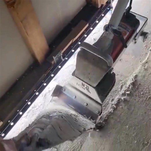 When you need to remove waterproofing membrane from compressed fibre cement sheeting - but can’t risk using a jackhammer - enter the Bullystripper! ⚡ ✅ Powerful 2200W motor (10A plug - works with most power supplies) ✅ Lightweight at just 14.3kg, making it easy to carry onsite or upstairs ✅ Detachable T-handle for flexible use by hand or standing ✅ Supplied complete with an oscillating blade to power through even the toughest floor coverings ✅ Rear wheels protect the body and make it easy to gli