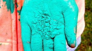 A HACK A DAY: How to make Holi colors at home | A HACK A DAY: How to make Holi colors at home