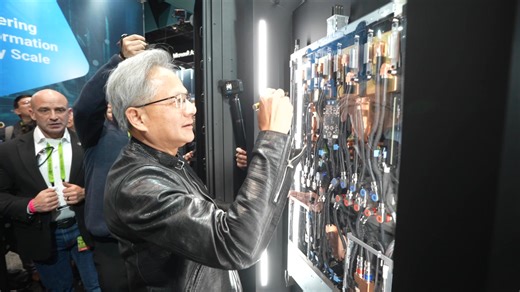 Team Taiwan! Team Taiwan! GTC現場擠爆！ 鴻海科技集團董事長劉揚偉與輝達創辦人黃仁勳GTC同台登場，為全新的GB300 NVL72產品宣傳！ 今年鴻海以鑽石級合作夥伴身份參加GTC，展現鴻海在新世代AI伺服器的設計製造能力，以及在供應鏈的領導地位。 Jensen:"I’ll see you at Computex! I really want us to highlight your robotics work and robotics factory work too! Ok! We’ll do some …." 來看看現場人氣爆棚的情況吧！ Crowds went wild at GTC 2025! Check out the insane crowd and energy at the event! #GTC25 #Foxconn #AI #NVIDIA #GB300 #SmartManufacturing | 鴻海科技集團Hon Hai Technology Group