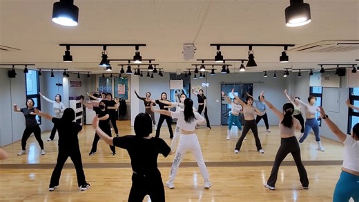 다양한 댄스 수업으로 신나는 다이어트!