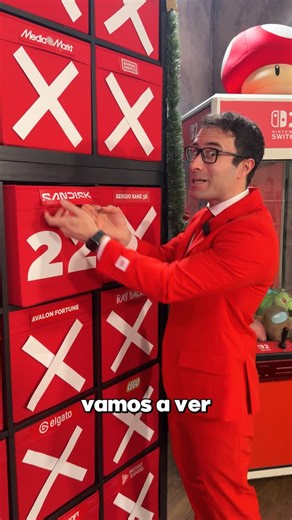 Ray Bacon on Instagram: "¡Día 22 del calendario de adviento gigante! (Publicidad) SanDisk patrocina la casilla de hoy con un montón de regalos. Tenemos una memoria USB y un disco duro portátil SSD de Fortnite, que incluyen cosméticos para el juego. Además, un SSD de 1 TB pensado para tu móvil, ideal para llevar siempre contigo. ¿Te parece mucho? Pues también hay una microSD Express de SanDisk de 512 GB compatible con Nintendo Switch 2. ¡Ahora mismo, es la de mayor capacidad disponible para la Sw