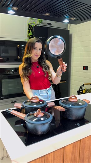 Natália Paschini on Instagram: "testando a nova linha de panelas da @lojasmeloficial fazendo um dos meus pratos preferidos: creme de milho 🌽 💛 prático, rápido e beeeem delicioso 😋 esse kit é o ideal perfect home da honeyhome, marca própria da @lojasmeloficial funciona na indução, cerâmico, elétrico, chama… aproveita pra conhecer na loja física mais próxima, ou no site! também dá pra comprar via whats e receber em casa por carro de app ah, e tem cupom 10% off nas compras acima deR$149,90 🏷️ N