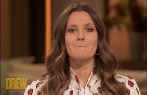 Looking for tips and tricks to elevate your makeup game as you enter the new year? 💄 Tell us how we can help: http://bit.ly/3i7EPtu | The Drew Barrymore Show