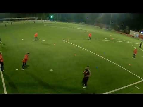 Fussballtraining: Warm up Übung - Anlaufen und Tempodribbling