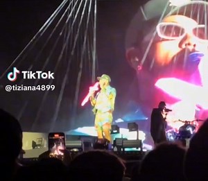 ANUEL HABLA DE FARRUKO. Anuel AA tuvo estas palabras para Farruko en su concierto de anoche en Argentina. #MoluscoUrbanNews | Molusco TV