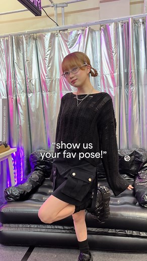 Tips Ide Pose Foto OOTD dengan Gaya Colorbox 90an