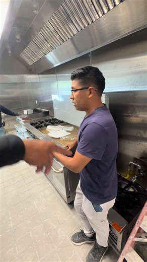 Emanuel revela gasto de medio millón en su restaurante