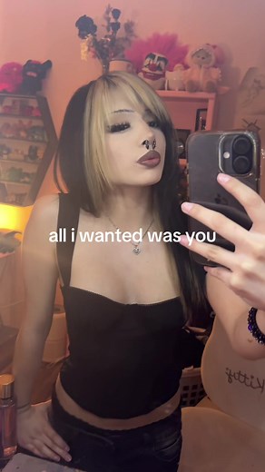 Stylish Black Top & Corset Outfit Ideas