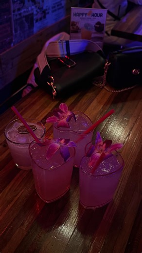 emily rose loxtercamp on Instagram: "the bar may be low, but the vibes at @chickenandwhiskey are not! we 💚 galentine’s!!🎀🍸✨ #galentines #dcbars #washingtondc #greenflags #galentinesparty"