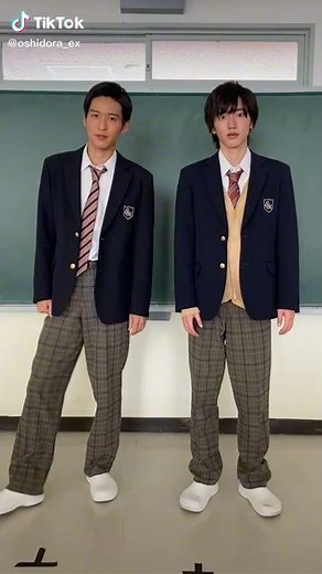 Michieda Shunsuke 道枝駿佑 and Meguro Ren 目黒蓮 - 初心LOVE | Aoki and Ida from Kieta Hatsukoi 消えた初恋