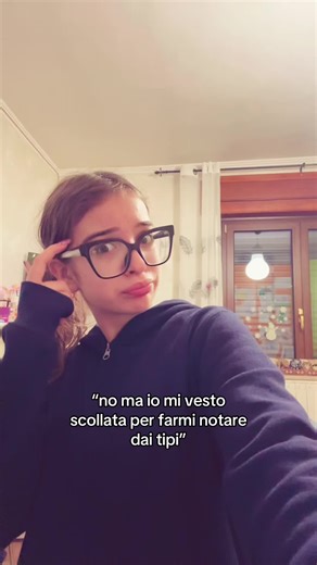 Video di Gaia (@t0tallynotgaia) con Ponyboy remake 2 - Rae SKAIS