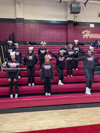 Smooth and Easy Cheerleaders at RCHS