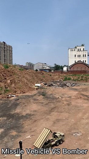 Using a remote control toy to simulate a surface-to-air missile vehicle#rccar #remotecontrol #interesting #models #rctoy #mini #cool #amazing