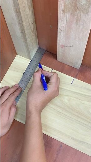 Level Your Floor Like a Pro! Perfect DIY Vinyl Plank Alignment Tips 📏🔨 #FlooringTips #DIYVinyl