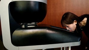 Taste the TV, la pantalla que te permite lamer para experimentar sabores en tiempo real