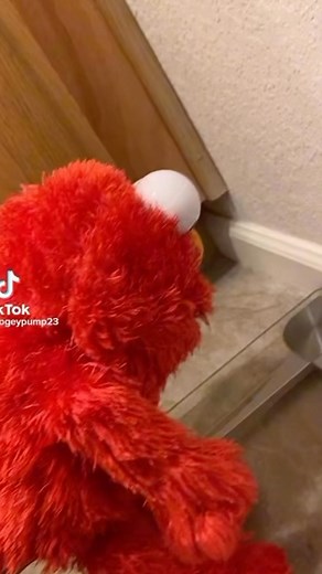 31K views · 2.4K reactions | Let’s see how much Elmo weighs! The struggle is real! - - #elmo #elmomemes #funny #comedy #healthylifestyle | Britmanspeaks | Facebook