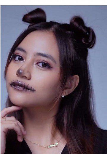 Get your makeup on, it’s Halloween! A simple halloween makeup tutorial 🎃