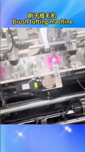 Brushes tufting machine