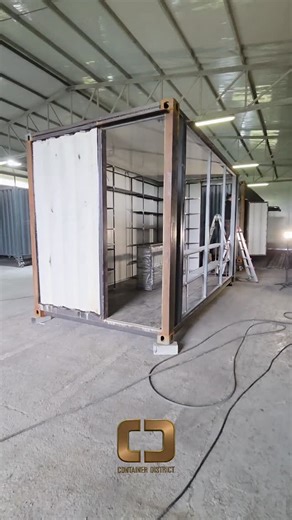 CONTAINER DISTRICT on Instagram: "Stiamo costruendo il modulo book shop su base container di Castel Sant’Angelo. Questo modulo nasce come un intervento contemporaneo e temporaneo, completamente custom, pensato per dialogare con uno dei luoghi più iconici di Roma senza sovrastarlo, ma valorizzandone l’ingresso. Il progetto prevede la trasformazione di un container marino in uno spazio commerciale raffinato e funzionale. Il container viene reinterpretato come architettura leggera e reversibile, ne