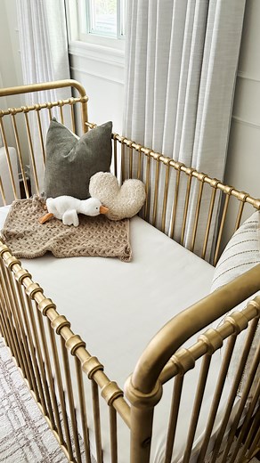 Secondhand Crib Transformation ✨ Y’all know I would much rather buy secondhand and save money by now, and that’s exactly what I did with this crib transformation for bean’s nursery! The Namesake crib I had in my design board for the space was well over $700 new and honestly wasn’t usually in stock in the gold finish I liked. I stumbled upon the dark version on marketplace one day for a fraction of the price, and with a little baby safe paint… she’s ready and sitting pretty in the nursery. Do we 