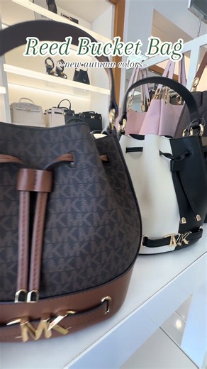 A glamorous take on the everyday bucket style, our Reed bag is crafted from two-tone pebbled leather and opens to a spacious interior safeguarded by a drawstring closure. A belted accident at the base features our gold-tone MK hardware, offering a polished finishing touch. Carry it by the top handle or wear a crossbody with the removable strap. #mi#michaelkorsi#michaelkorsbage#reedu#bucketbagu#outletfindsi#michaelkorsoutleta#fashiont#styler#crossbodyi#michaelkorscollectionu#aurorafarmsa#falle#ne