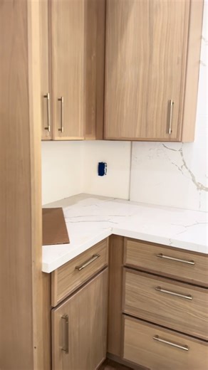 Calacatta Marmo — Supplied by Apex Granite Outlet We focus on providing high-quality materials and do not offer installation services. This allows us to support independent installers and contractors without competing with them. #FresnoContractor #FresnoInstaller #CentralValleyContractors #FresnoFabricator #SouthFresnoContractors