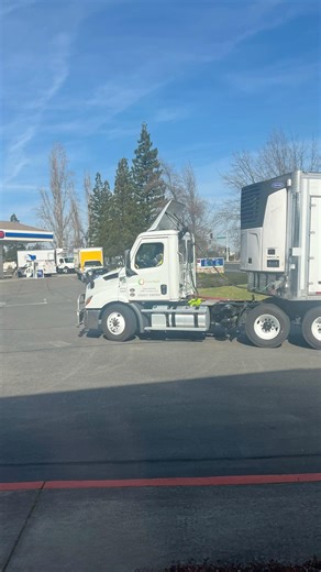 Mighty Machines Theme Song Featuring A Slideshow Of Big Rigs and Amtrak buses for my YouTube Intro