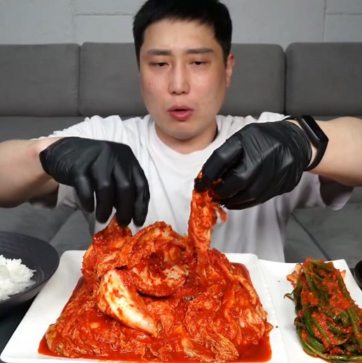 Spicy Kimchi Mukbang: Noodle Fighter's Flavorful Eating Show