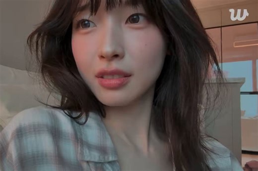 mj kamu mau gak kenalan sama kakak cantik ini. please kenalan aja please 😭