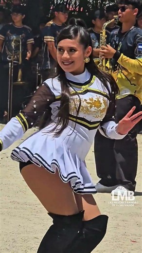 💃 Increíble Dafne Alvarado #viralvideo #baile #cachiporras #desfile #musicband #beautiful