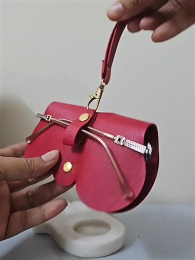 Chic Spectacle Case Keyring for Fashion and Function