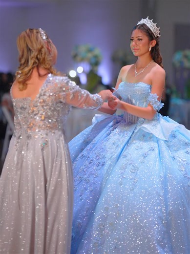 El baile de Vanessa con su mama 💖 Vanessa's mother and daughter dance #fyp #fypシ #xyzbca #parati #quinceañera