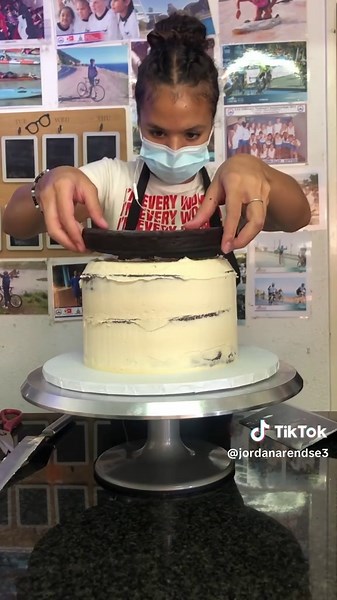 Kickstart 2025 with Creative Cake Decorating