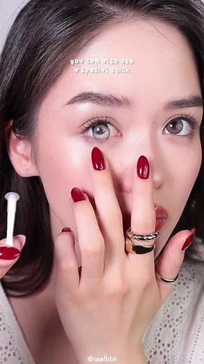 How to Easily Use and Remove Contact Lenses